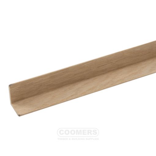 Picture of Cheshire Mouldings Oak Cushion Corner Angle 35 x 35mm x 2.4Mtr